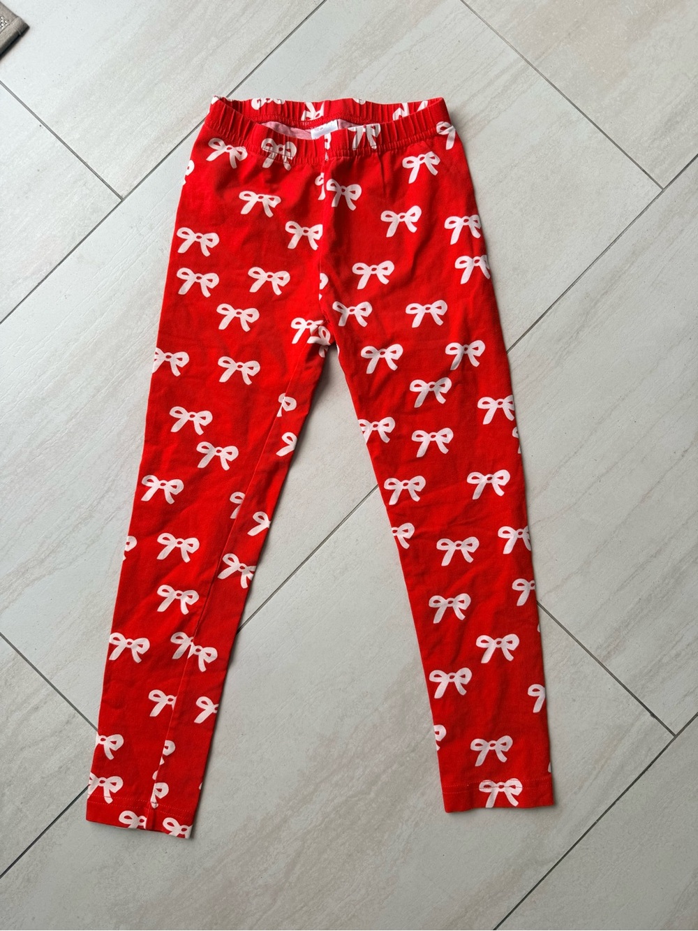 Hanna Andersson Red Leggings with White Bow Print